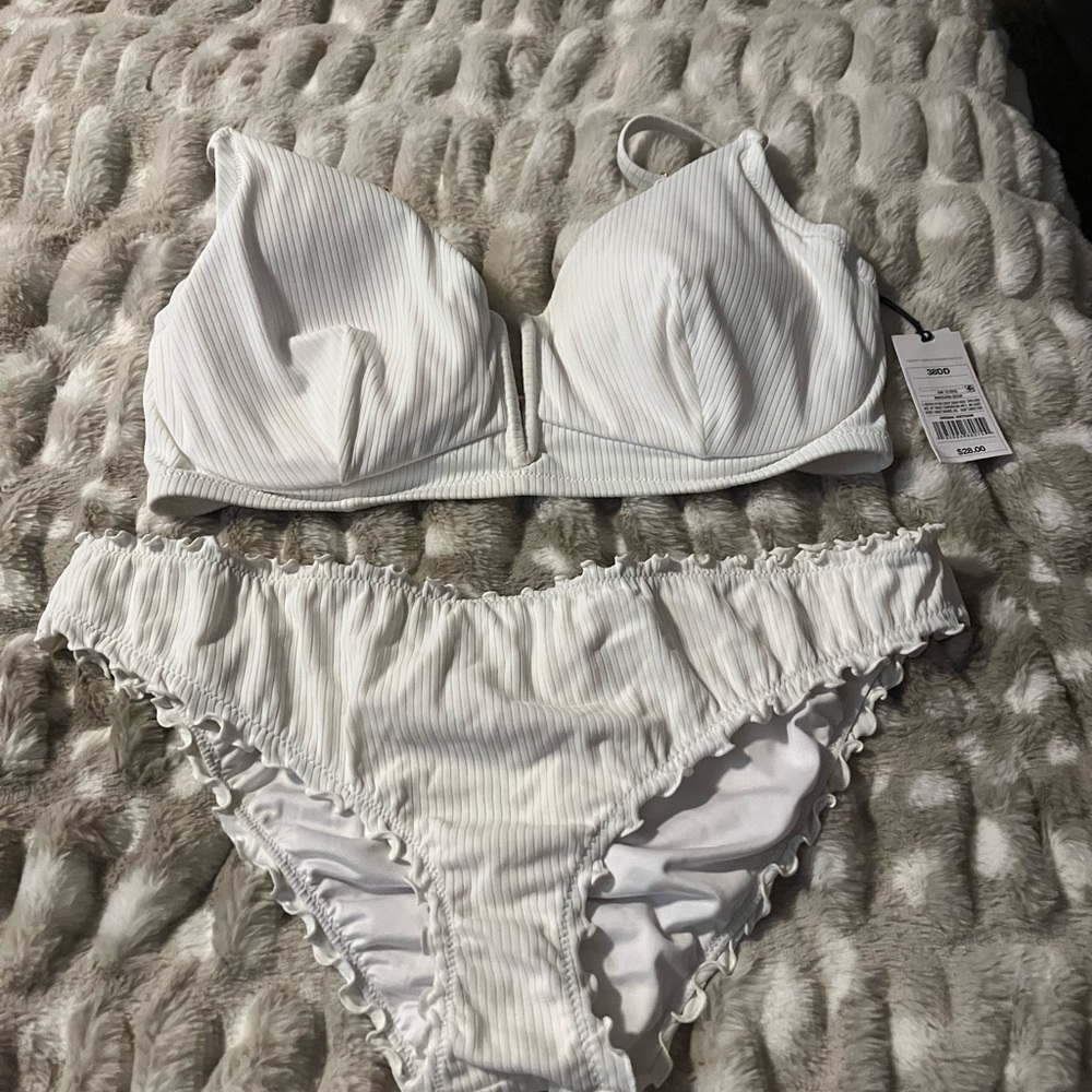 Shade & Shore White Ribbed Ruffle lightly padded bikini set